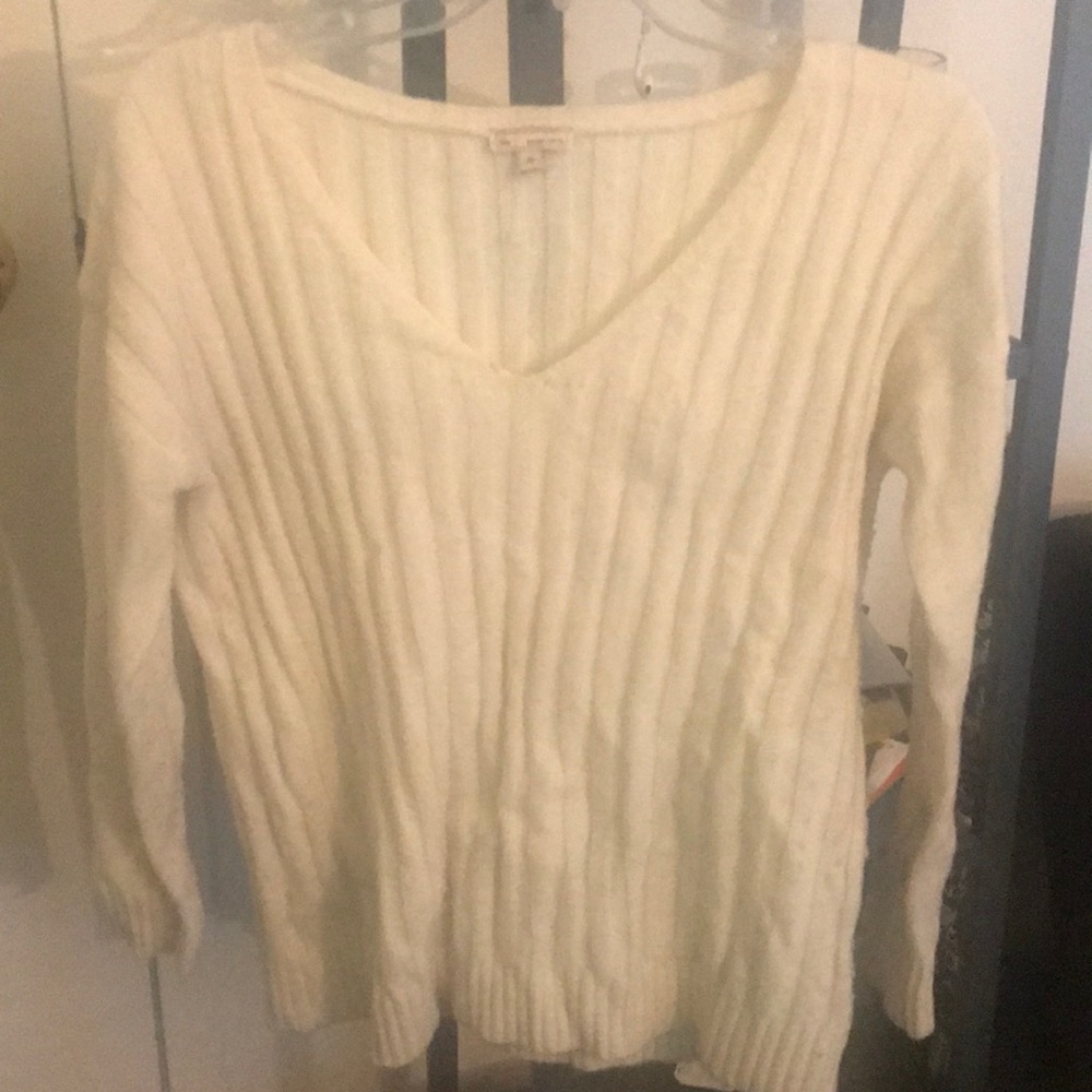 GAP white v neck sweater